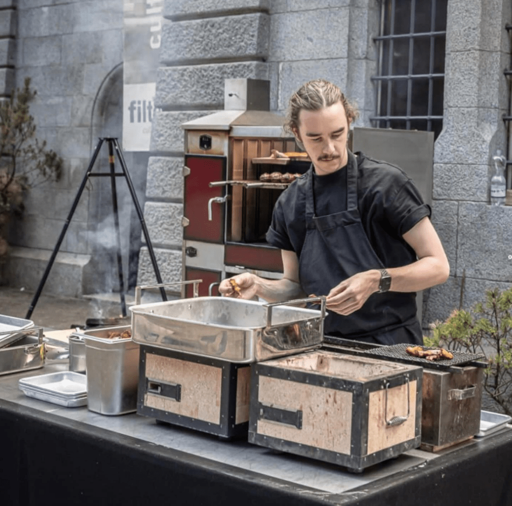 Photo de Nathan Fallowfield en résidence Ateliers des grands cèdres